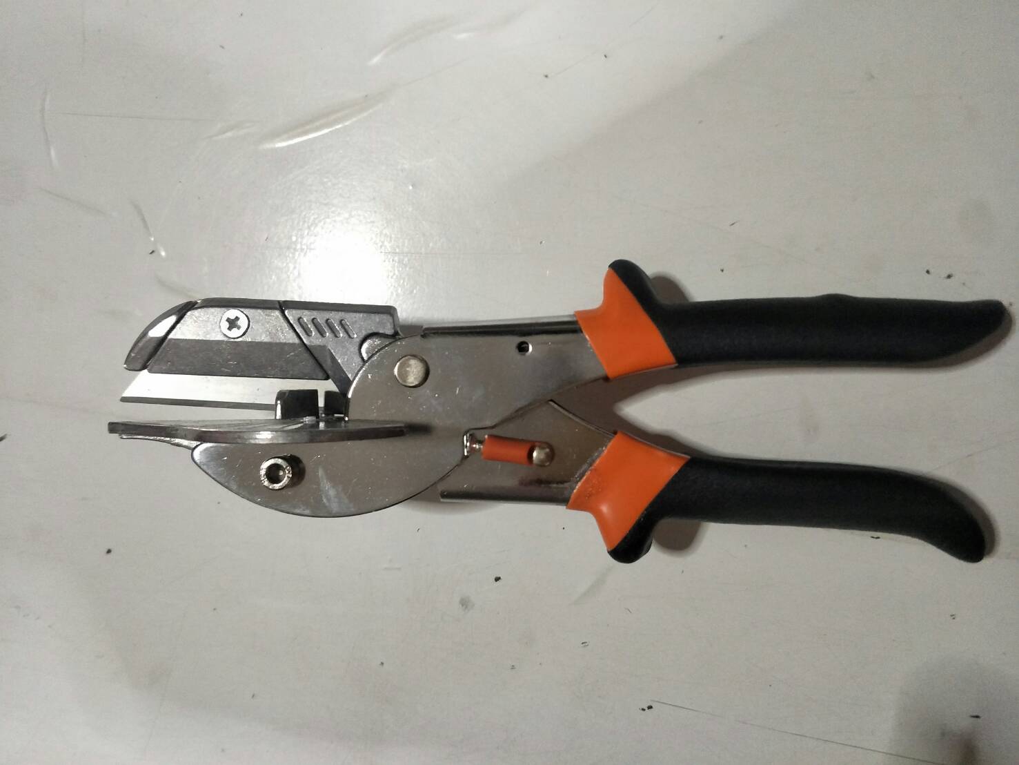 PL09 คีมตัดราง PVC พลาสติก ปรับองศาได้ 45-135 องศา รุ่นใบมีดบาง เปลี่ยนใบได้