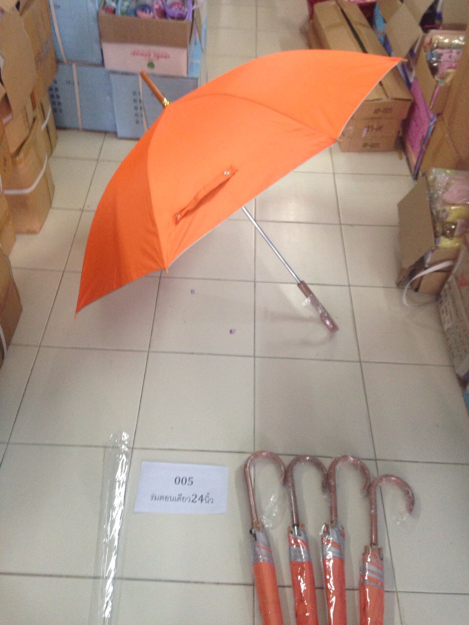 ร่มตอนเดียว24นิ้วด้ามพลาสติกลายไม้ เลือกสีได้ รหัส 005