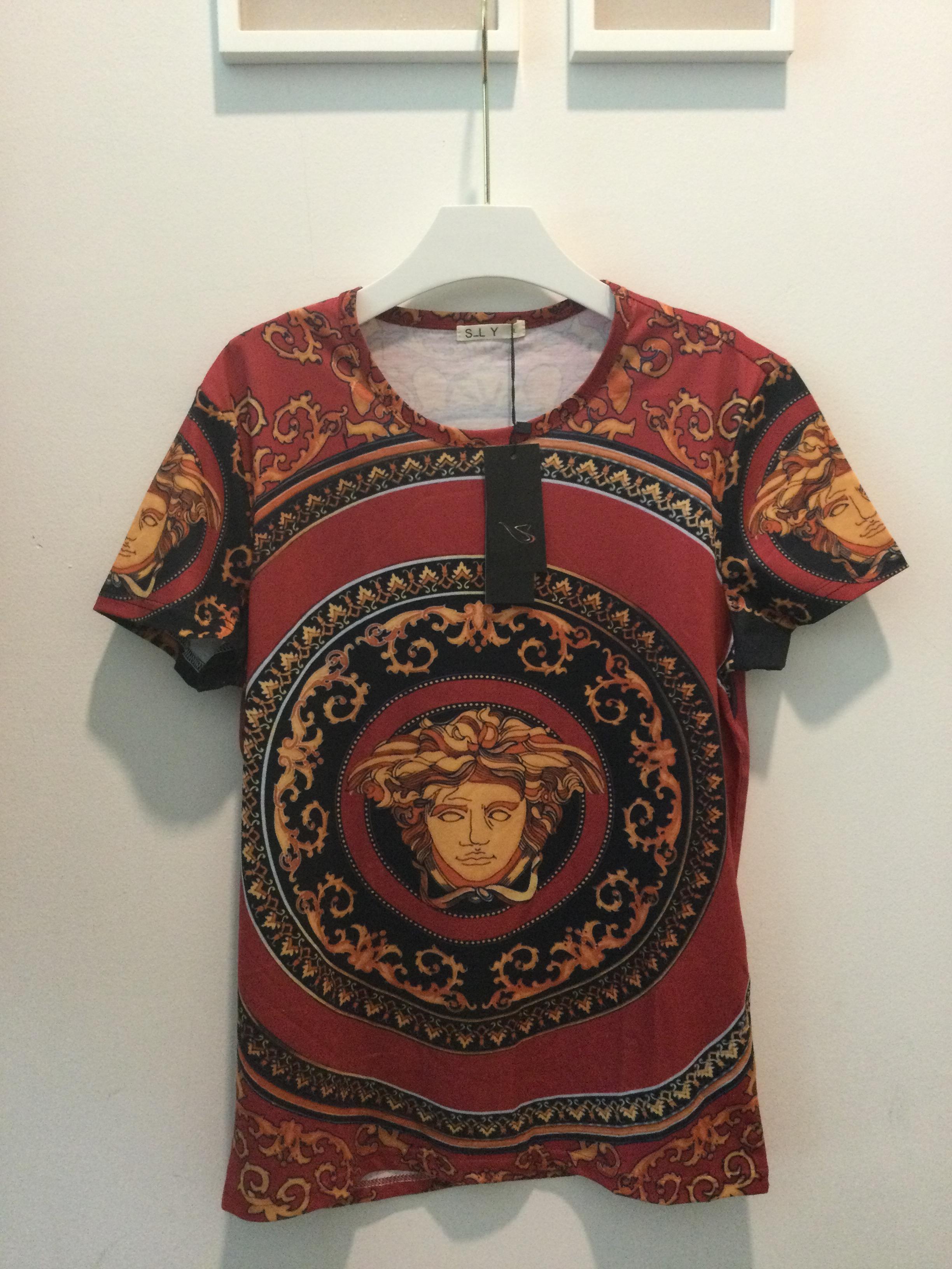 เสื้อลายVersace เสื้อยืดสีแดง