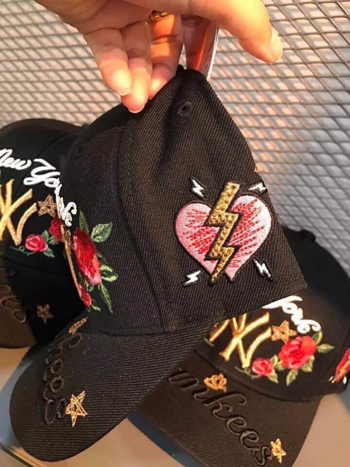 หมวก MLB NY ปักโลโก้ รุ่นใหม่นะคะ งานปักแน่นตามงานต้นแบบ ปรับสายได้ตามศีรษะ ใส่เท่ๆ เข้าได้กะทุกชุดน๊าา