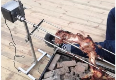 MO49 เครื่องหมุนปิ้งไก่ หมู พกพา ใช้ไฟ USB จาก พาวเวอแบงค์ได้ สำหรับ แคมป์ปิ้ง