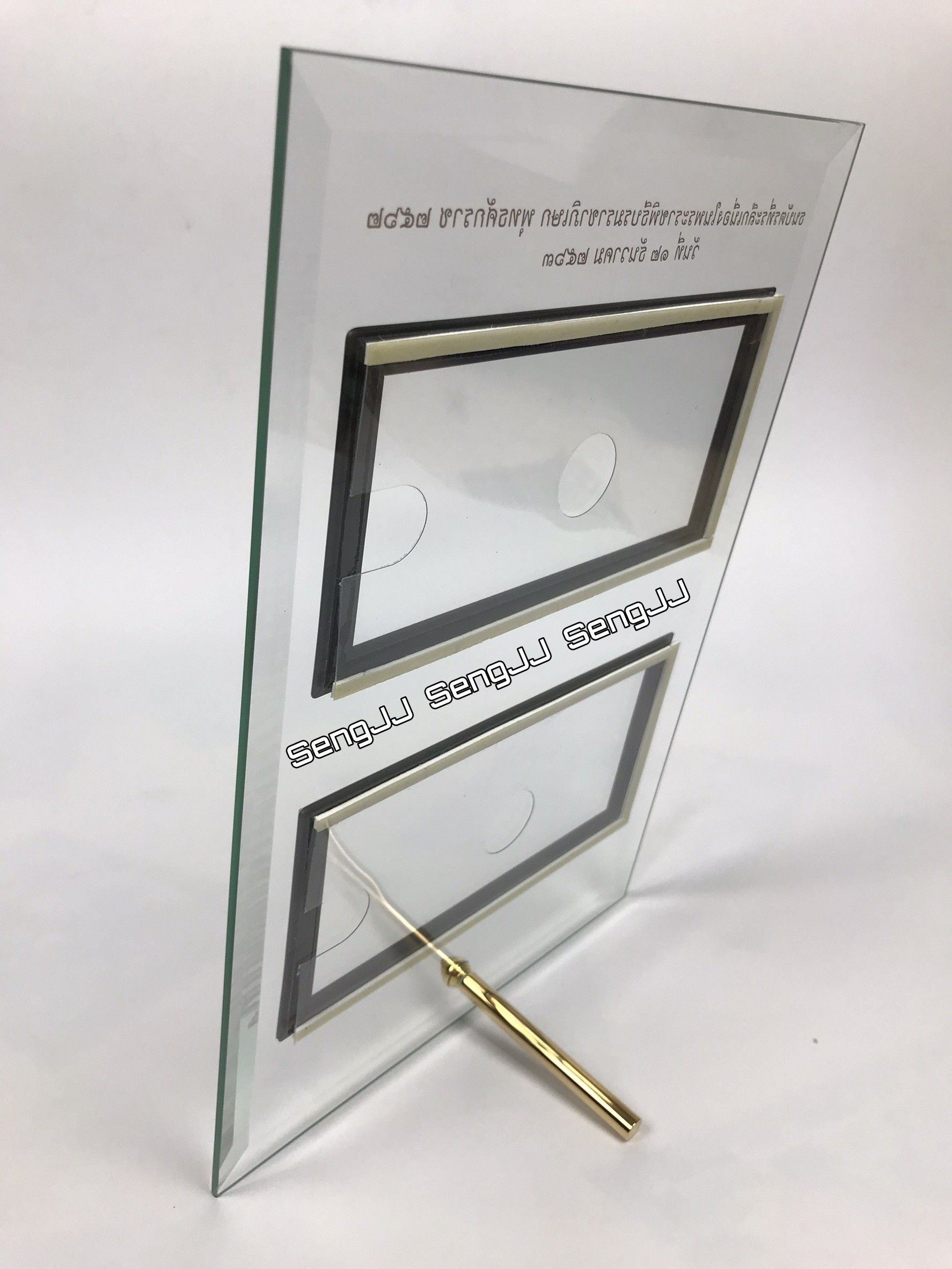 กรอบกระจกใส่แบงค์ (กรอบอย่างเดียวไม่มีแบงค์) ธนบัตร 100 บาท ที่ระลึกพระราชพิธีบรมราชาภิเษก รัชกาลที่ 10 พ.ศ.2562