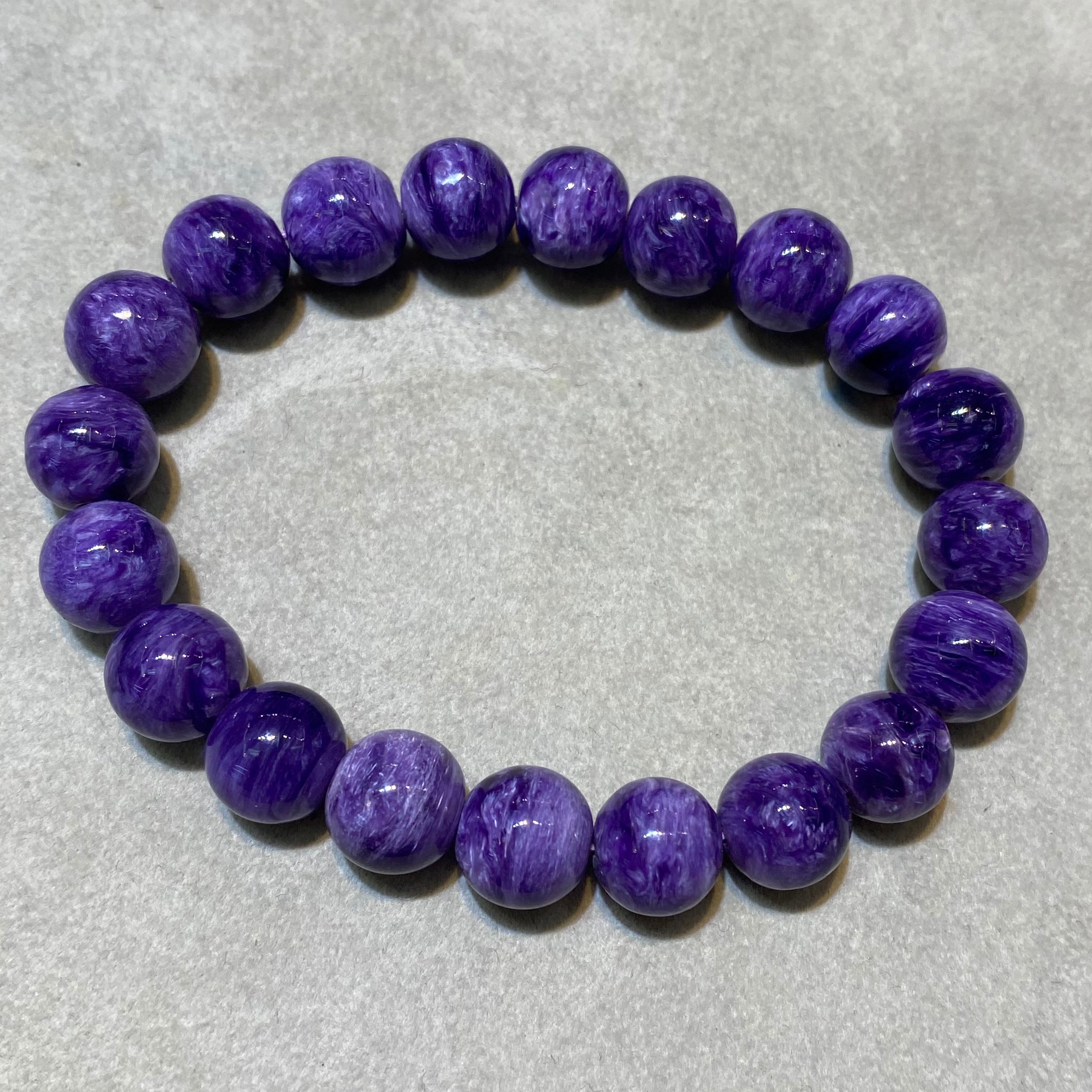 ชารอยด์ Charoite AAA+ 10 มม หินสีม่วงที่มีมีพลังบำบัดสูง "หินคลายทุกข์" ปกป้องคุ้มครองเตือนภัย ช่วยขจัดปัญหาที่ตกตะกอนอยู่ในจิตใจ เสริมความรักและความไม่เห็นแก่ตัว