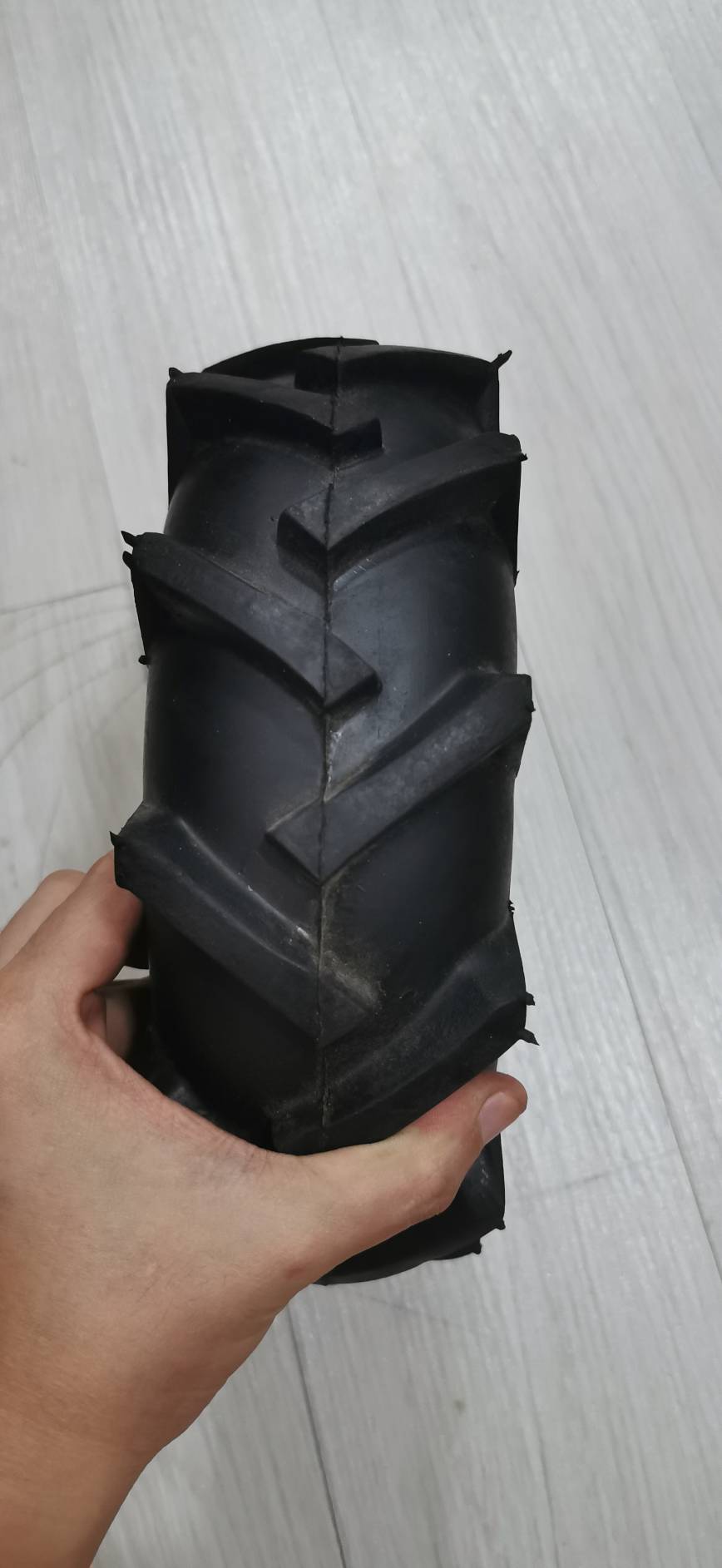 OT140 ล้อรถเข็น 10 นิ้ว รูเพลา 20 มิล รุ่นเติมลม ดอกยาง MT