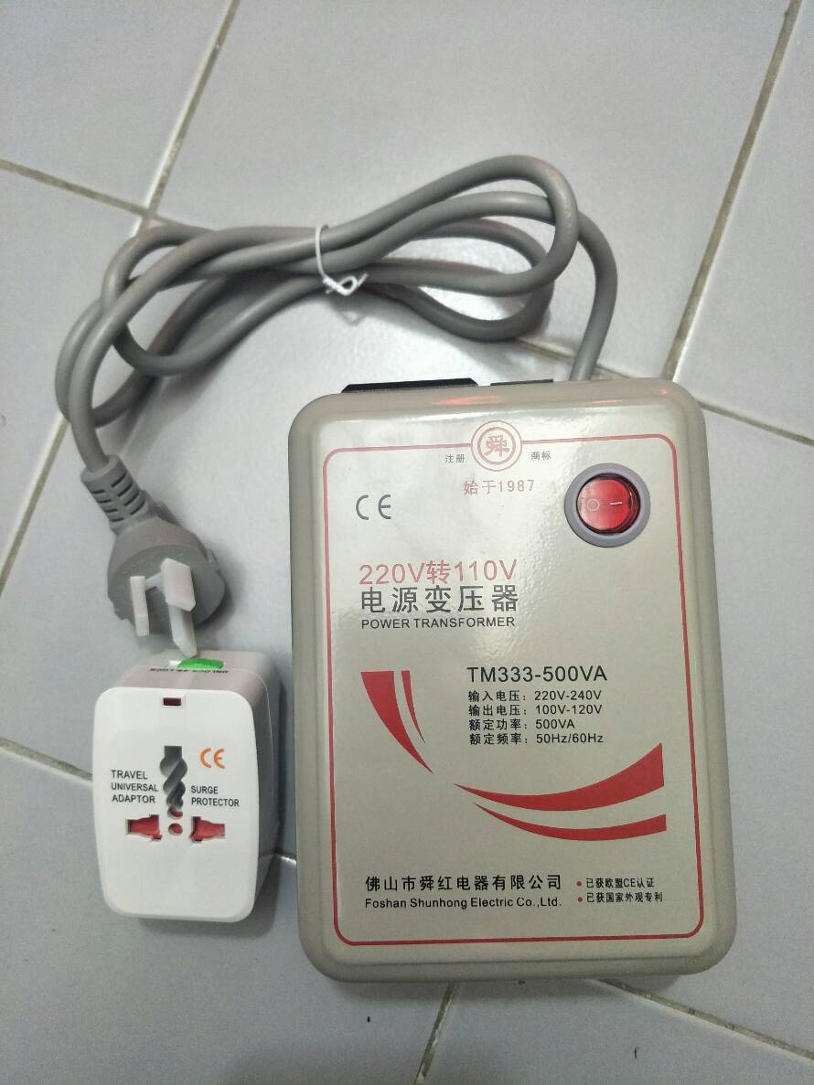 OT22 หม้อแปลงไฟ 220V เป็น 110V ขนาด 500 วัตต์ พร้อมปลั๊กหัวแปลง Universal