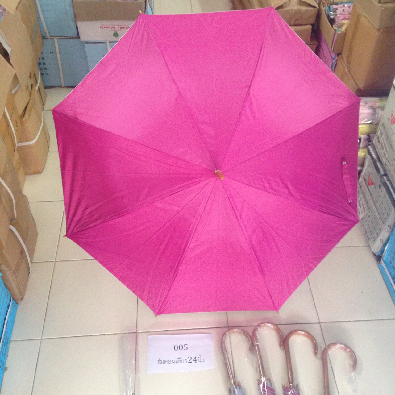 ร่มตอนเดียว24นิ้วด้ามพลาสติกลายไม้ เลือกสีได้ รหัส 005