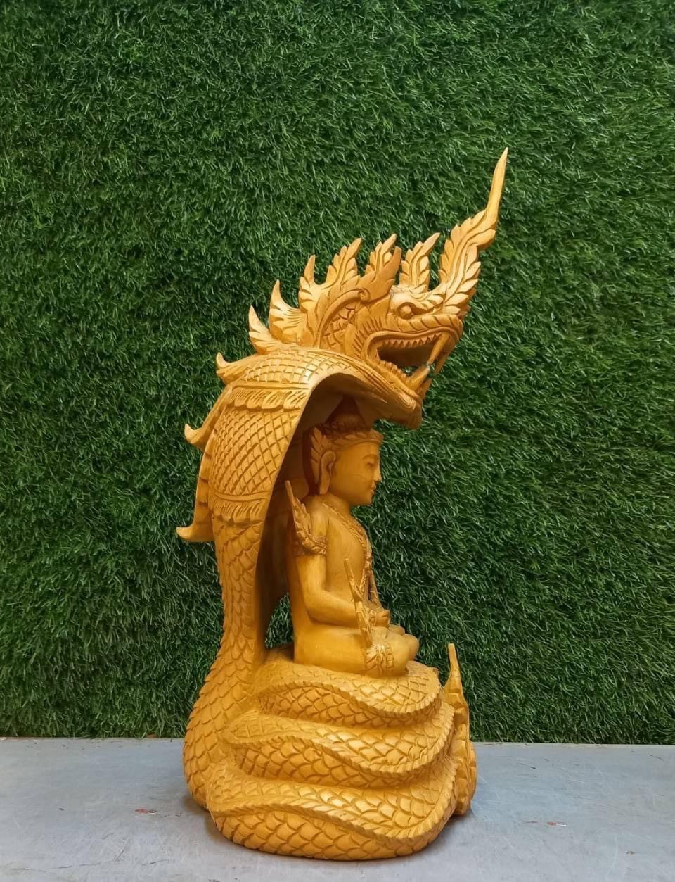 พระมหาจักรพรรดิแกะสลักไม้จันทร์หอม หน้าตัก8นิ้ว