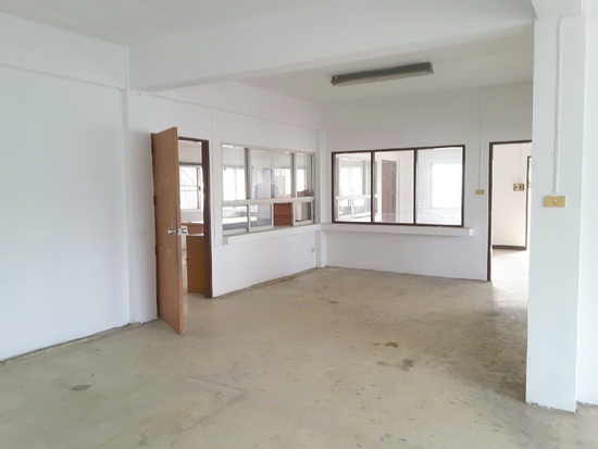 บ้านเดี่ยว 2 ชั้น พร้อมอาคารสำนักงาน 4 ชั้น ซ.งามวงศ์วาน 47 ชินเขต เนื้อที่ 150.2 ตร.ว. ถ.งามวงศ์วาน บางเขน กรุงเทพฯ สวย ตกแต่งด้วยไม้สักทอง