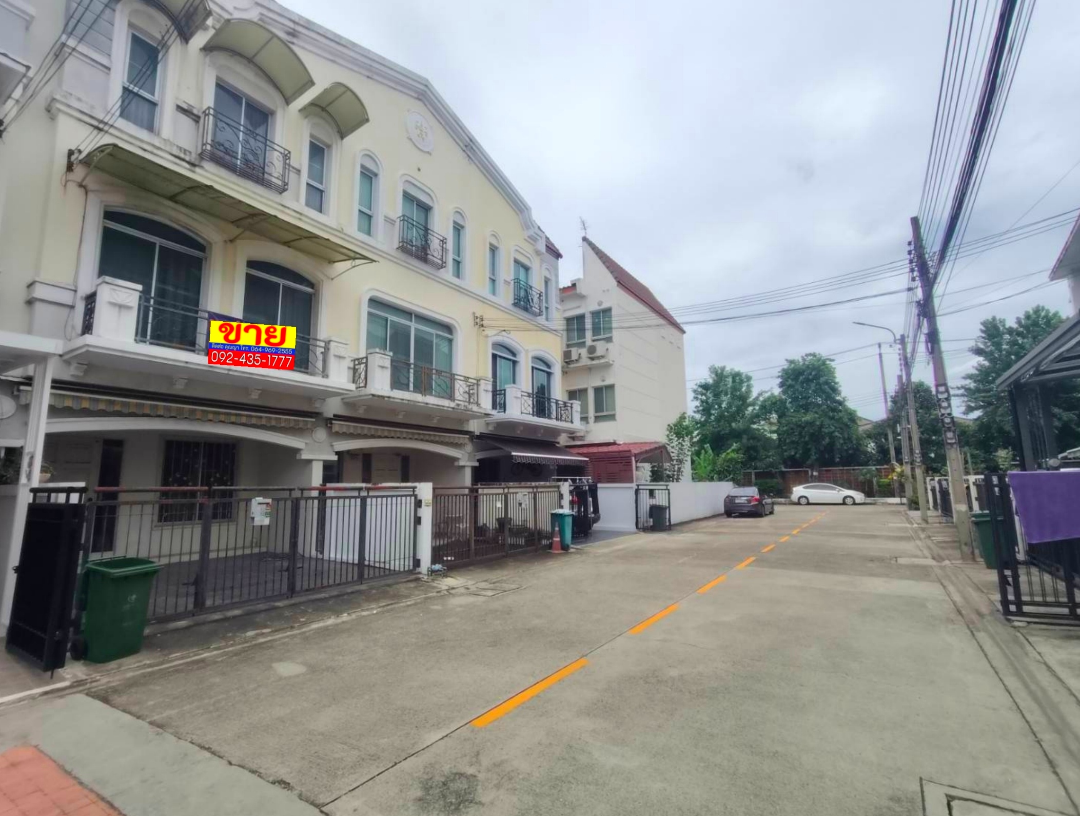 ทาวน์โฮม 3 ชั้น บ้านกลางเมืองสวิสทาวน์ ซ.ประเสริฐมนูกิจ 25 ถ.เกษตร-นวมินทร์ ลาดพร้าว บ้านอยู่หน้าคลับเฮ้าส์ ทำเลดี บ้านสวย พร้อมอยู่ Baan Klang Muang Swiss Town