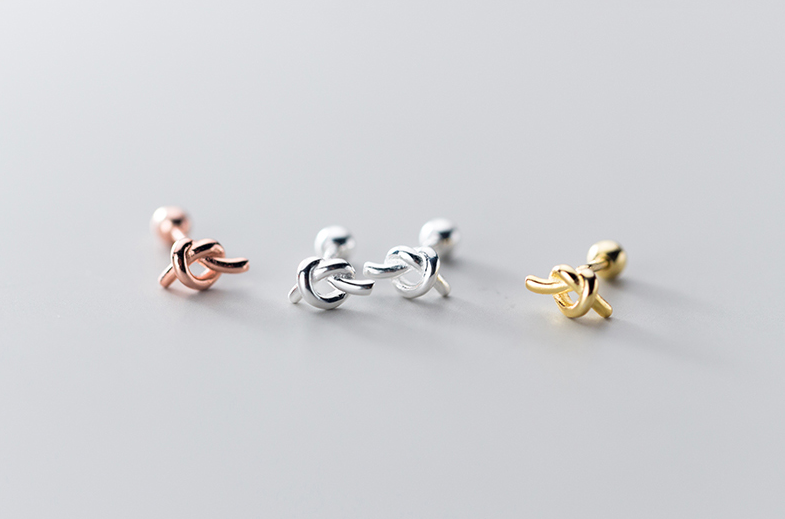 “เช็คสินค้าทัก line ก่อนโอนนะคะ”ต่างหูสำหรับผิวแพ้ง่าย จิวเงินแท้ 92.5% ก้านมาตรฐาน แบบขันน็อต Knot_ES495