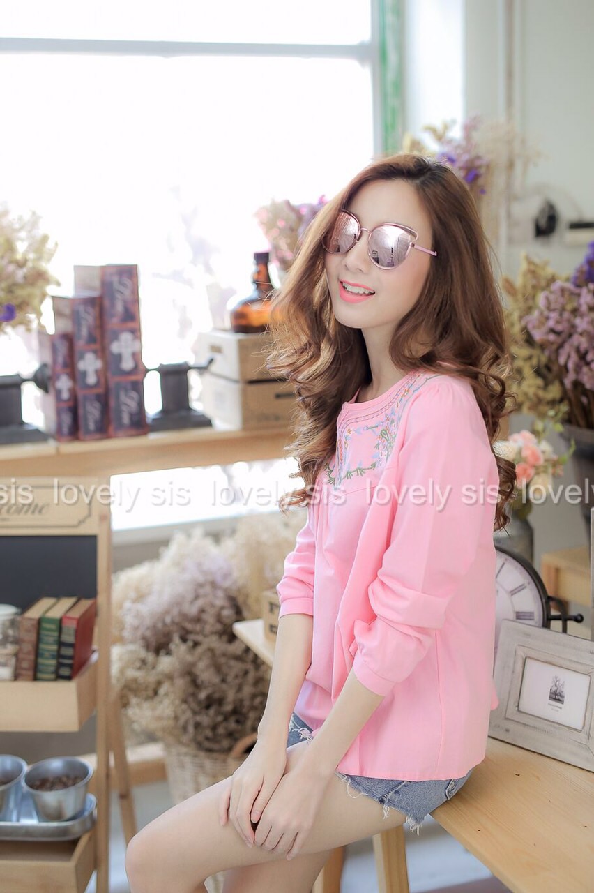 เสื้อแขนยาวแต่งลายปัก น่ารักสไตล์คุณหนู ดูดี ใส่ match กับอะไรก้อสวย งานจริงน่ารักมากค่า