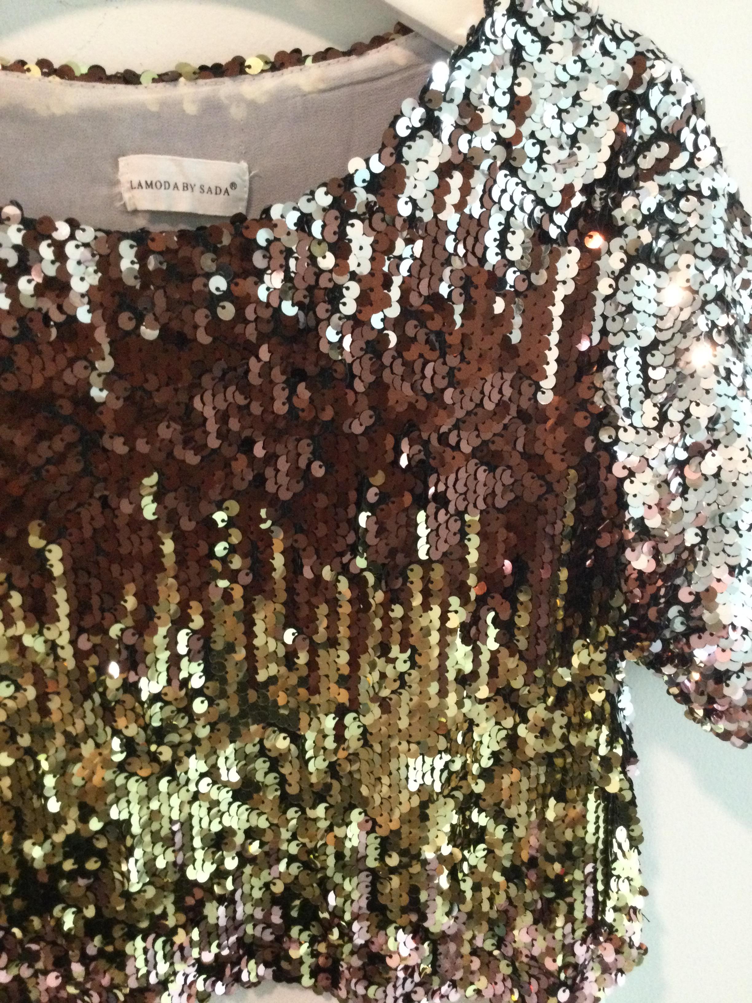 เสื้อปักเลื่อมวิ้งๆ สีทองแกมน้ำตาล