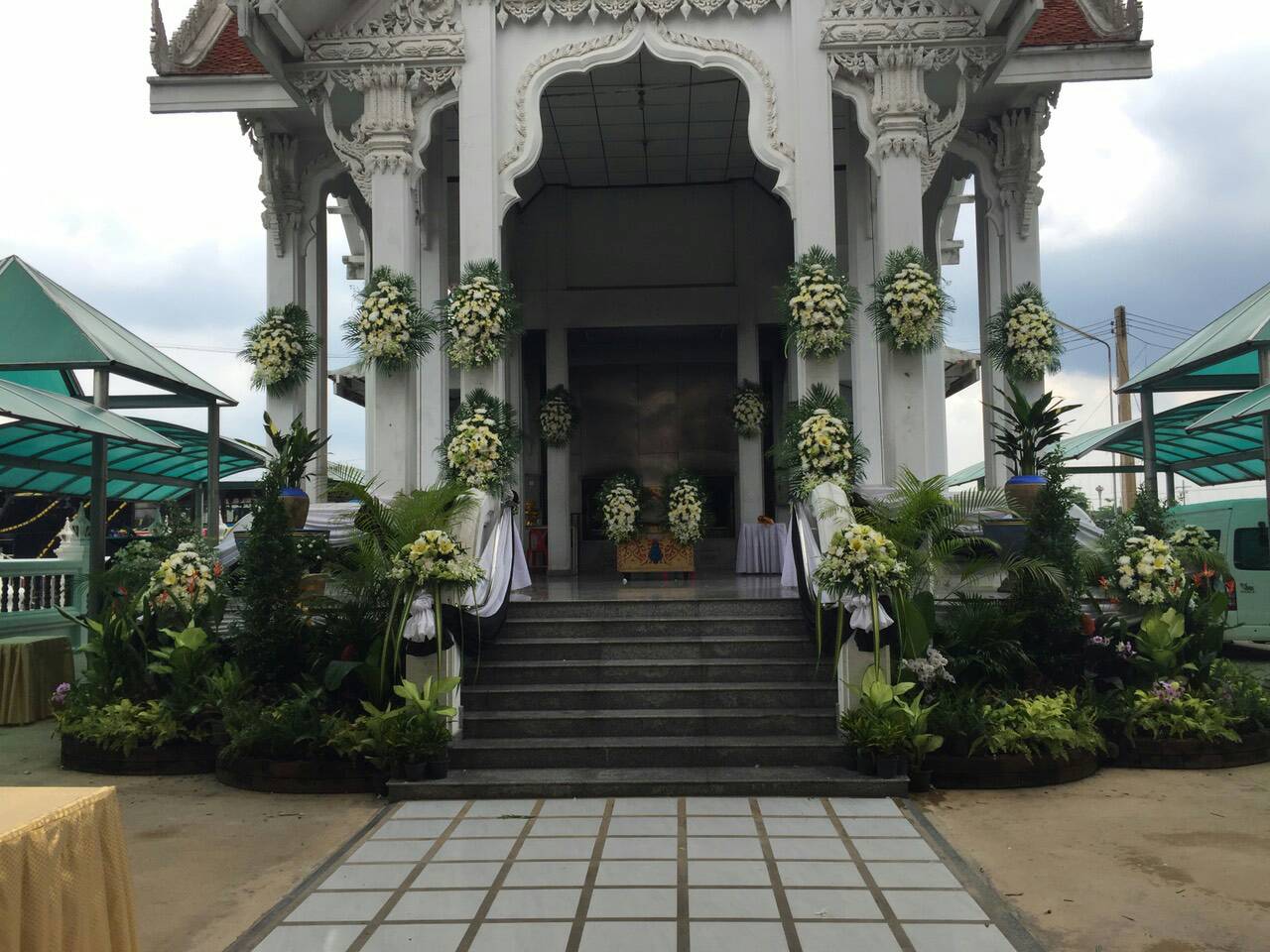 ดอกไม้หน้าเมรุ