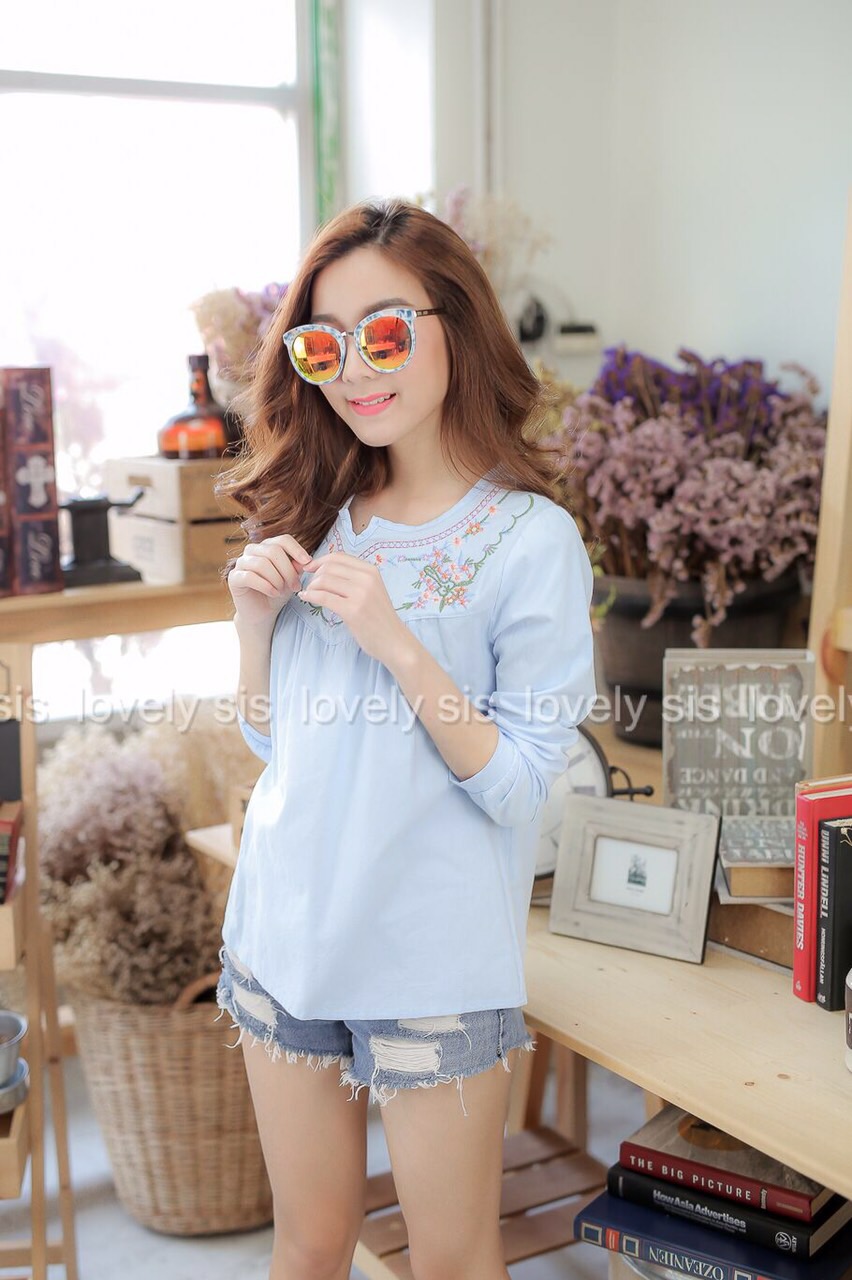 เสื้อแขนยาวแต่งลายปัก น่ารักสไตล์คุณหนู ดูดี ใส่ match กับอะไรก้อสวย งานจริงน่ารักมากค่า