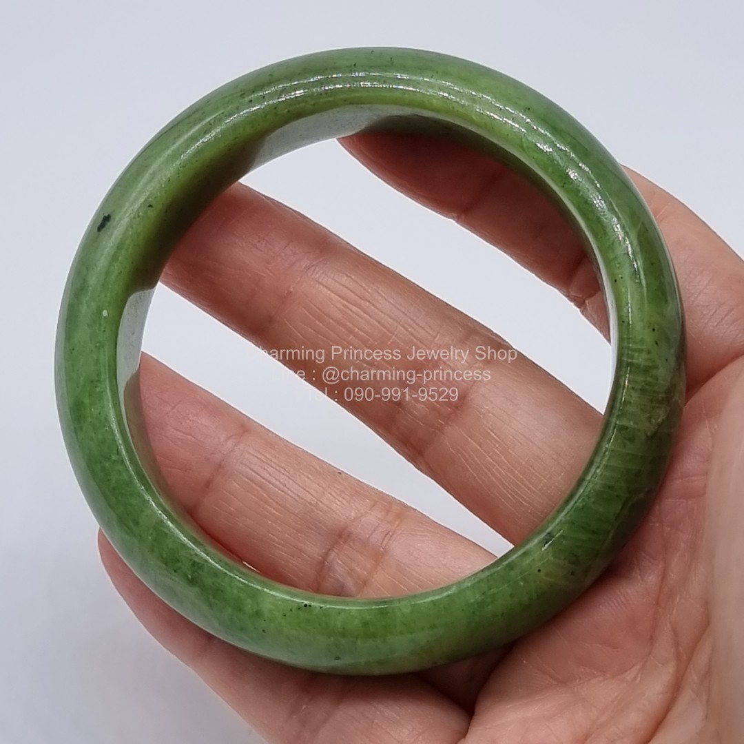 Peridot Bangle กําไลเพอริดอท เพอริดอต หน้ากว้าง 16 มม วงใน 57 มม เป็นสัญลักษณ์ของความสำเร็จ ความสงบ ความมีโชค เพอริดอท อัญมณีสีเขียว ประจำเดือนเกิดสิงหาคม สำเนา