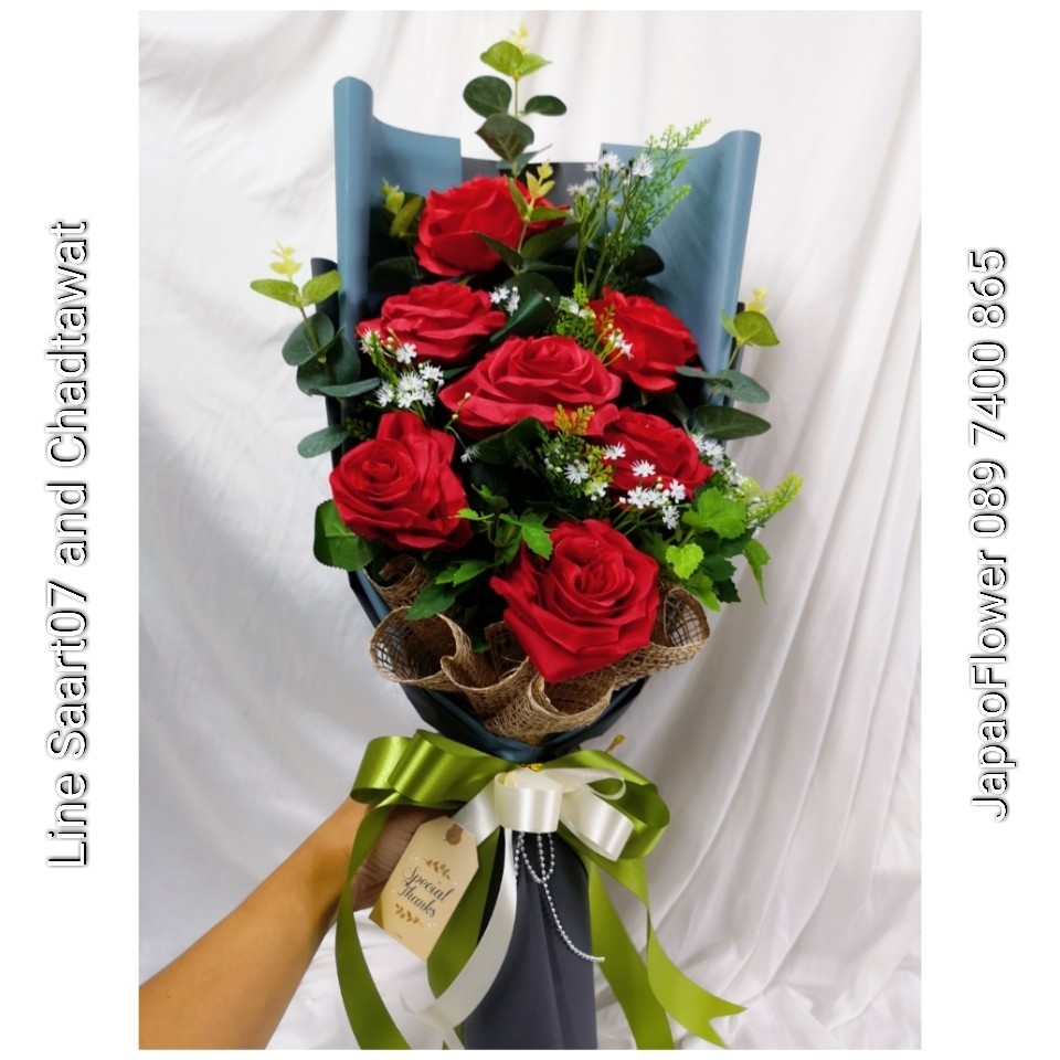 ช่อดอกกุหลาบแดง ทรงสูง พร้อมตุ๊กตาหมี