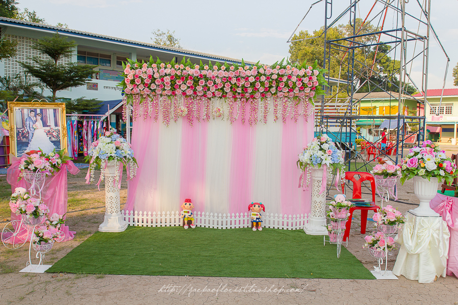 ซุ้มถ่ายภาพงานแต่ง ดอกไม้แห้ง ธีมชมพูขาว