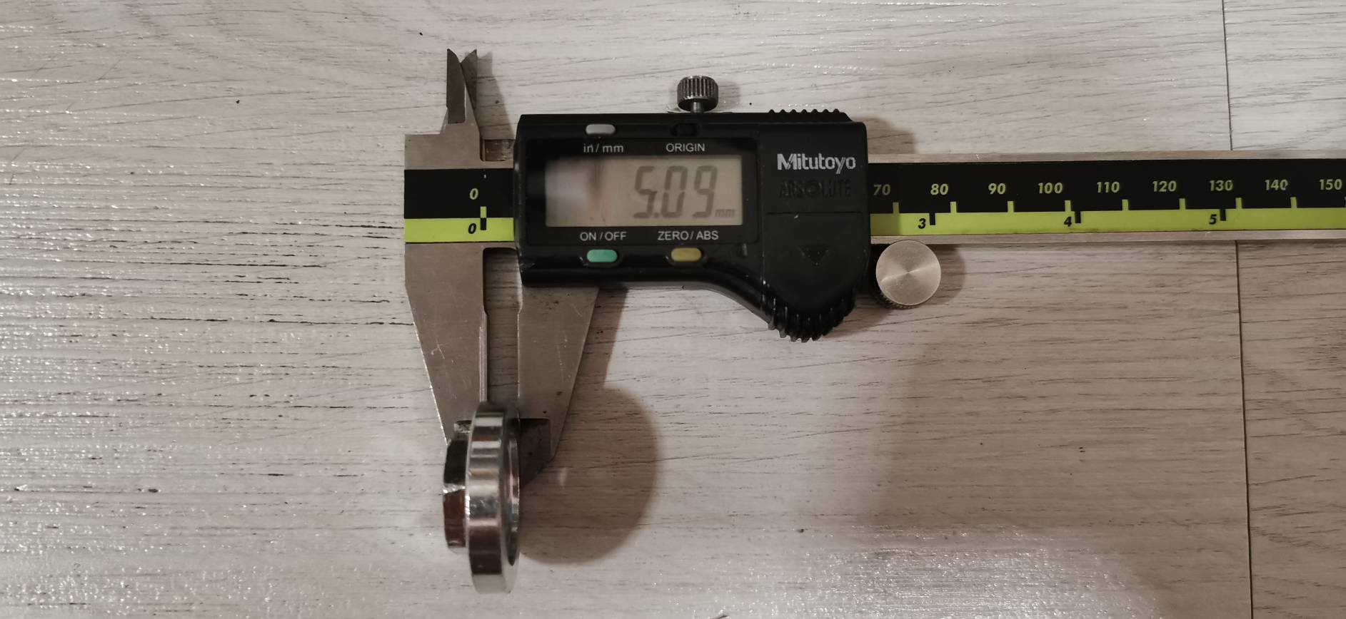 OT135 แหวนล้อคใบตัดหินเจียร 4 นิ้วตัวบน หัวน้อตเบอ 17 ไขง่าย
