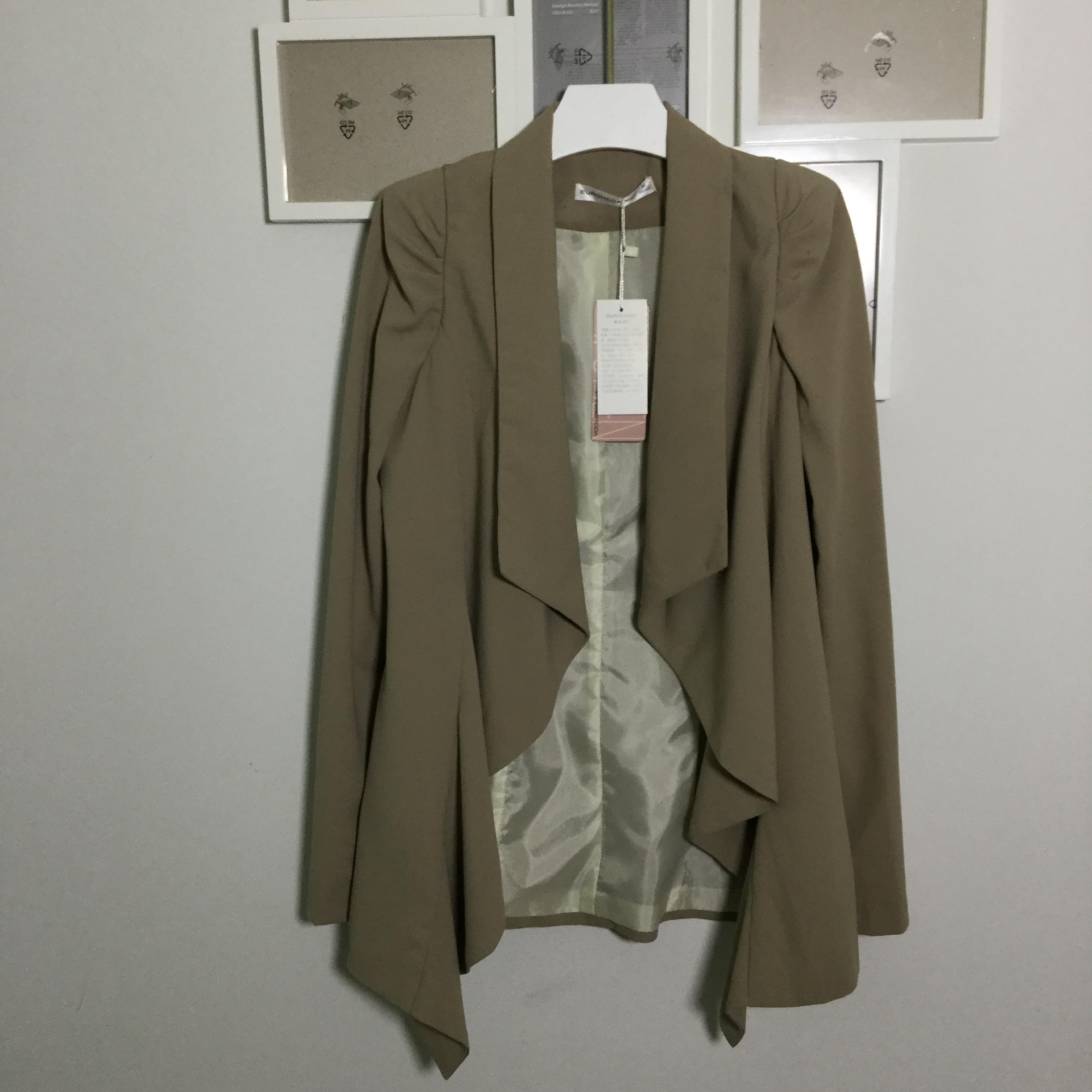 Blazer เบลเซอร์สูททรงสวยใส่แล้วช่วยพรางหุ่นให้ดูผอมเพรียวขึ้น