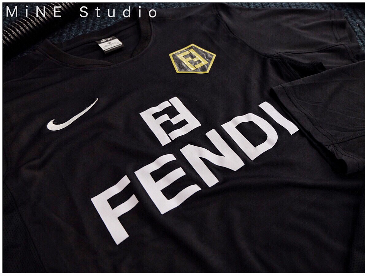 เสื้อยืด งานเนื้อผ้าSport Brandงานผสมผสานงานปักและงานสกรีนสวยเนี้ยบ ใส่เที่ยวหรือเล่นกีฬา ออกกำลังกาย ฟิตเนทก็ดูสวย เทห์มั๊กๆ^^ มั่นใจในคุณภาพของงาน ได้แน่นอนค่ะ คุณภาพครบครัน สวยเป๊ะตั้งแต่เนื้อผ้าที่เหมือนแบบออรินัล พร้อมทั้งลวดลายที่สกรีนและงานปักกันเล