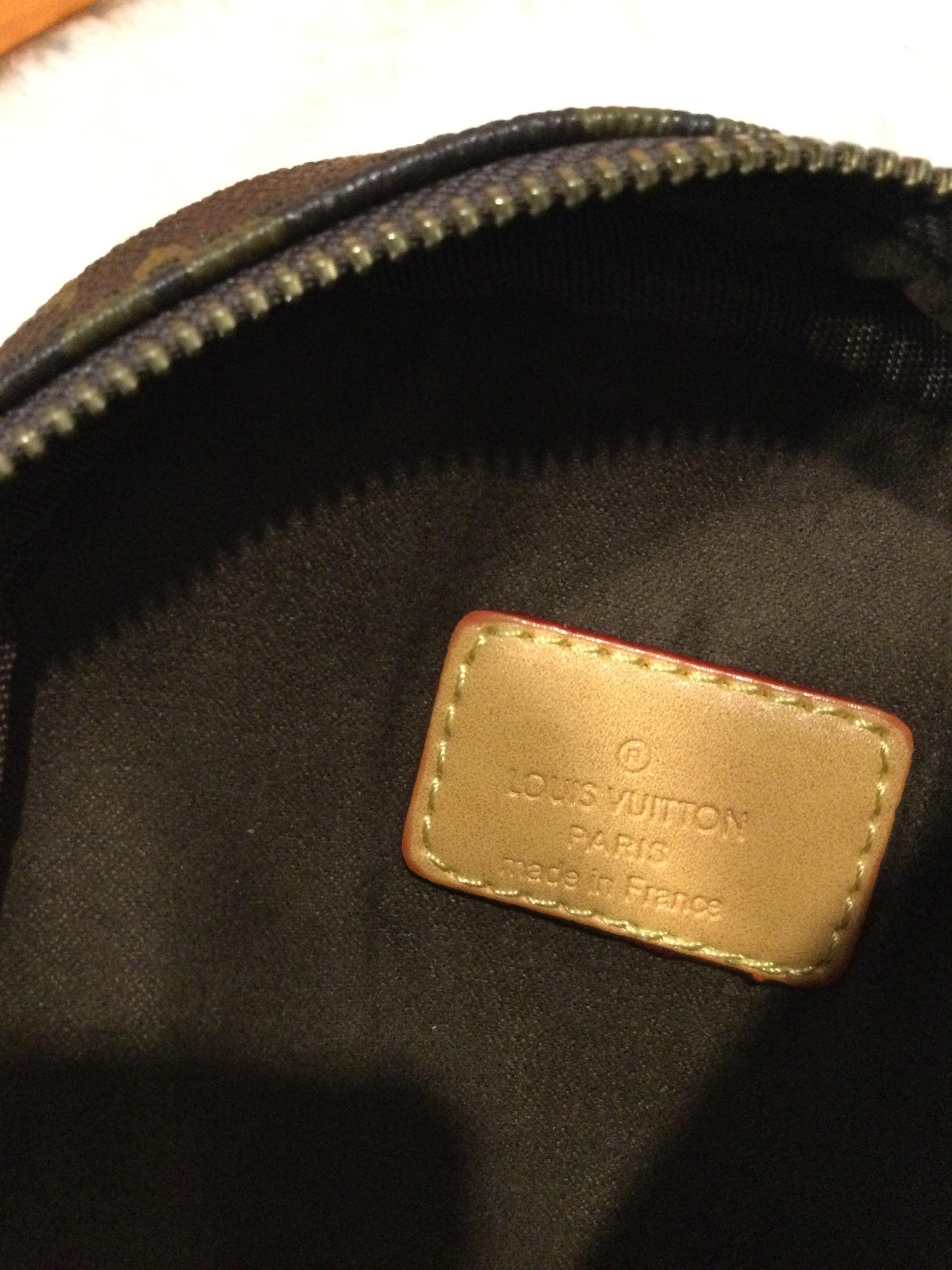 กระเป๋าคาดอก กระเป๋าลายหลุยส์