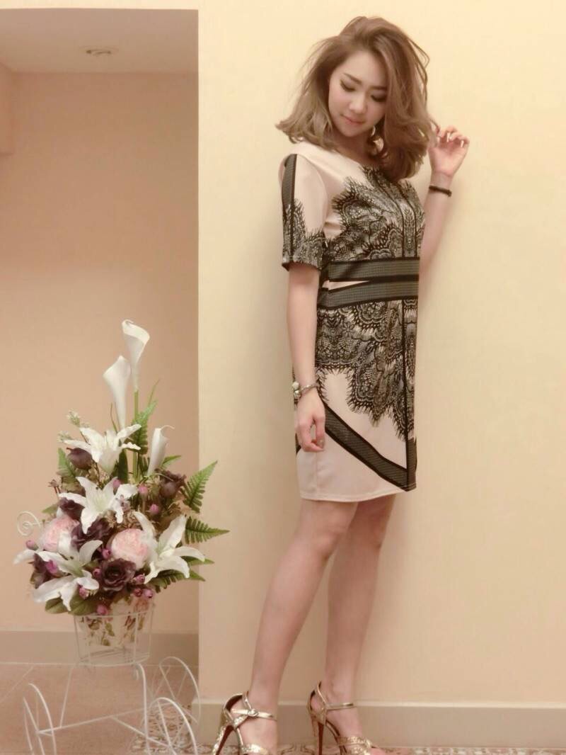 เดรสผ้ายืดเนื้อดี ผ้าสีนู๊ดลายลูกไม้สีดำ สุดคลาสสิค ใส่แล้วเก็บทรงสวย #musthave