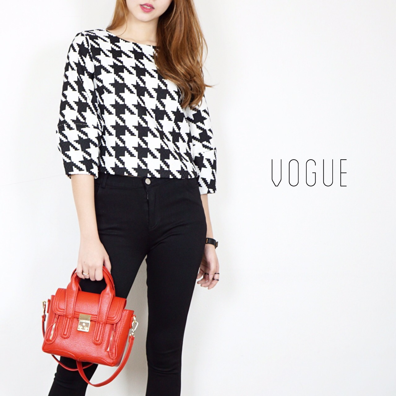 เสื้อแขนพอง ลายชิโนริ มาพร้อมกับกระโปรงเอวสูง จับจีบรอบให้ทรงสวย ดูพองนิดๆ เจาะกระเป๋าด้านข้าง มีซับในทั้งตัว จะแมตช์แยกชิ้น หรือใส่เป็นเซตก็สวย คลาสสิค ให้ลุคหรูคะ