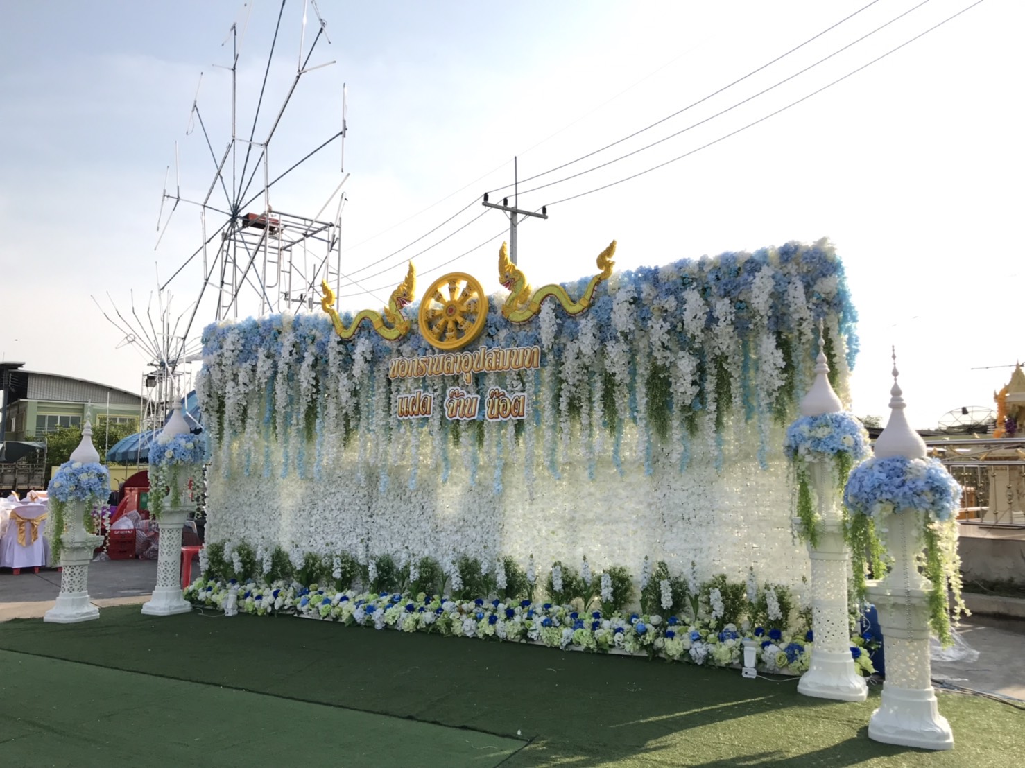 ฉากถ่ายรูปงานบวช ธีมงานขาวฟ้า