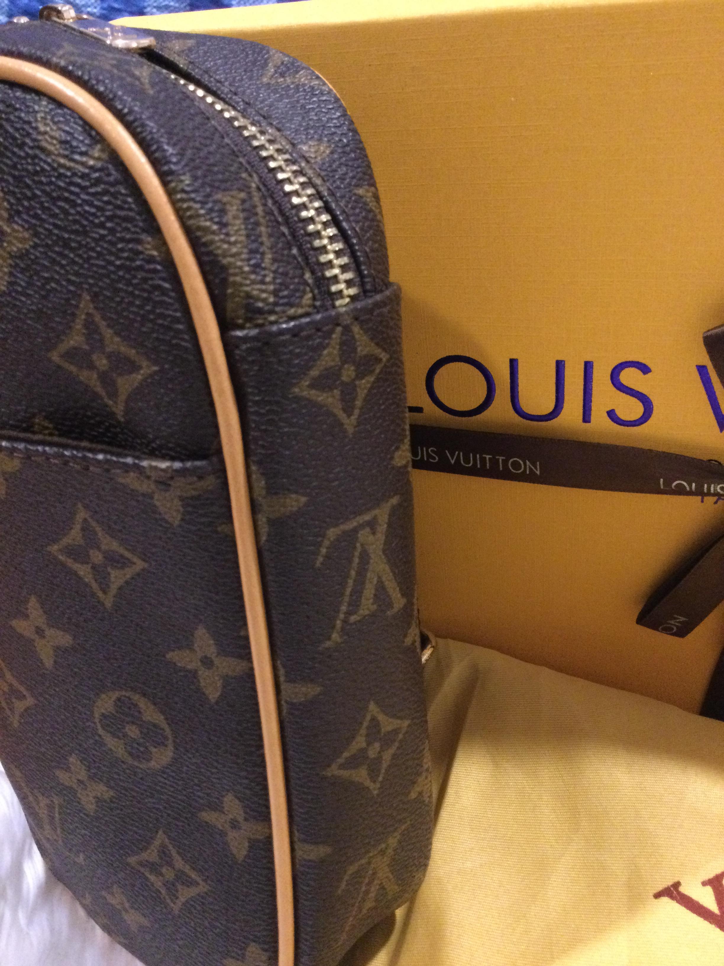 กระเป๋าคาดอก กระเป๋าลายหลุยส์