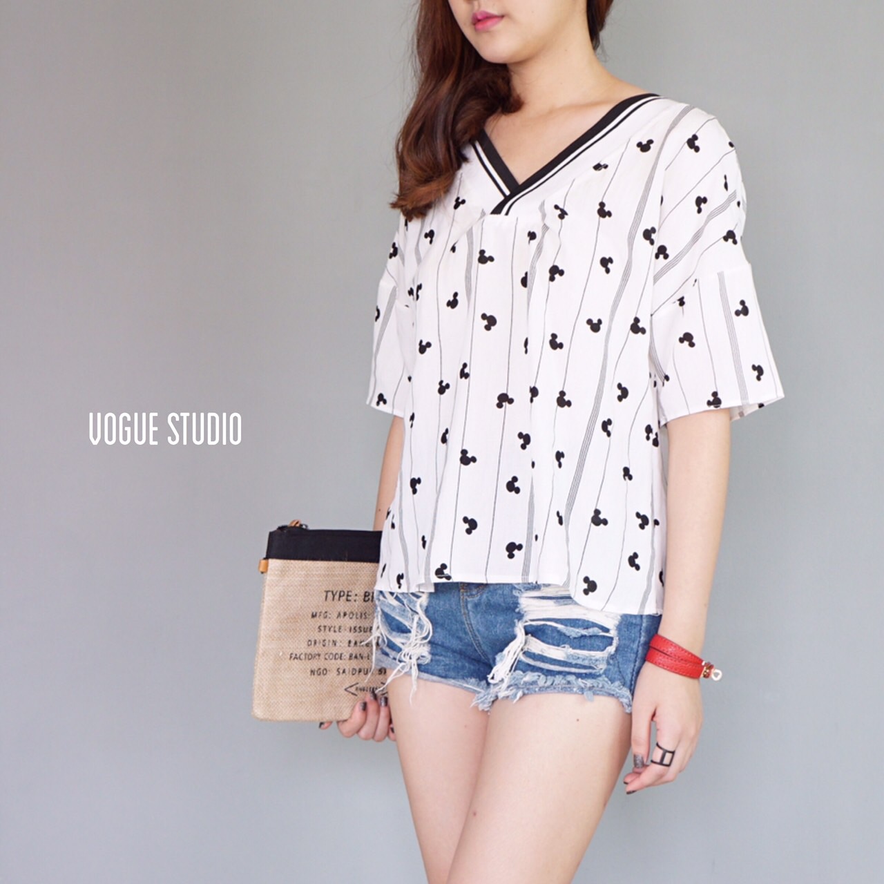 เสื้อคอวี เก๋ๆ ปริ้นลายน่ารัก