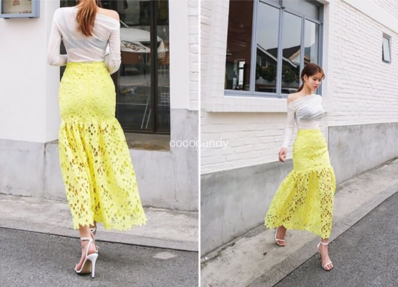 Lace Maxi Mermaid Skirt กระโปรงยาวทรงเมอร์เมดเข้ารูปช่วงเอวกับสะโพกปล่อยชายยาวสวย เนื้อลูกไม้อย่างดีเนื้อหนาสวยมากด้านในบุซับในเนื้อผ้ายืดนิดๆทรงสวยมากฮ้าฟ เกาหลีฮิตมาก มันแมชกับเสื้อผ้าสวยลุคหรูขึ้นทันที ต้องมีนะค้าจับจองด่วนจ้ามีให้เลือก2 สีจ้า