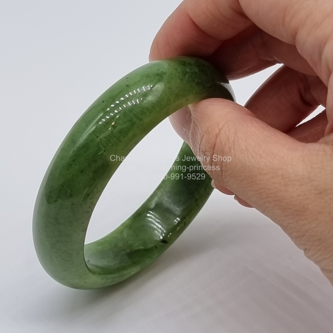 Peridot Bangle กําไลเพอริดอท เพอริดอต หน้ากว้าง 16 มม วงใน 57 มม เป็นสัญลักษณ์ของความสำเร็จ ความสงบ ความมีโชค เพอริดอท อัญมณีสีเขียว ประจำเดือนเกิดสิงหาคม สำเนา