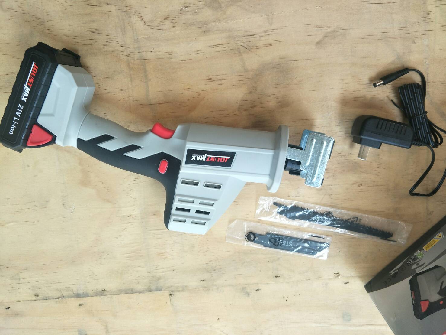 ES11 เลื่อยชักไฟฟ้า 21V งานเลื่อยไม้ เหล้ก ตัดกิ่งทำสวน ใช้ง่าย พกพาสะดวก