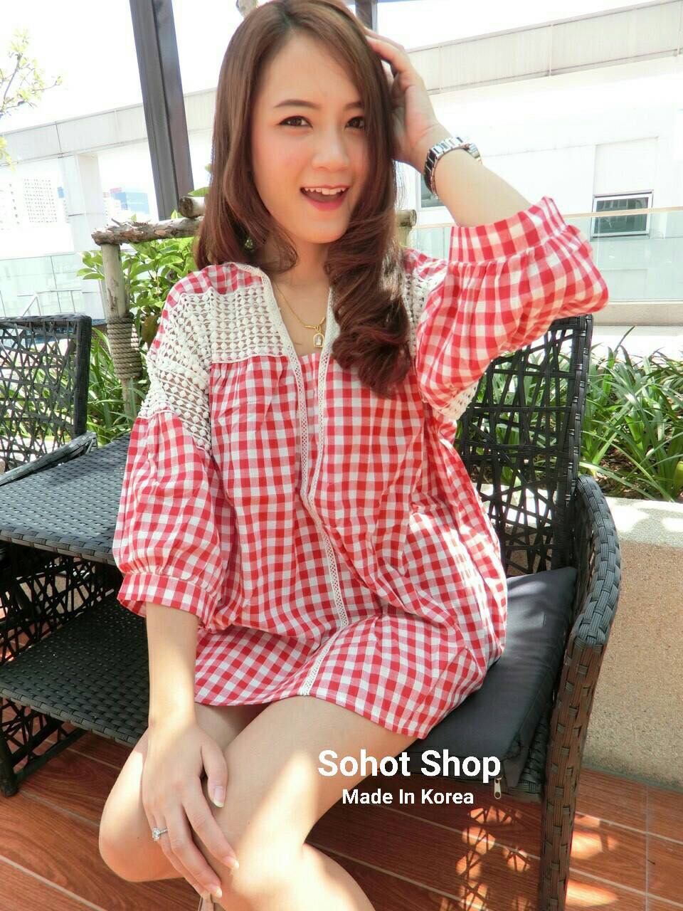 New Arrival Sohot Shop เสื้อลายสก๊อตทรงปล่อย หน้าอกและช่วงแขนตัดต่อลูกไม้ซีทรู