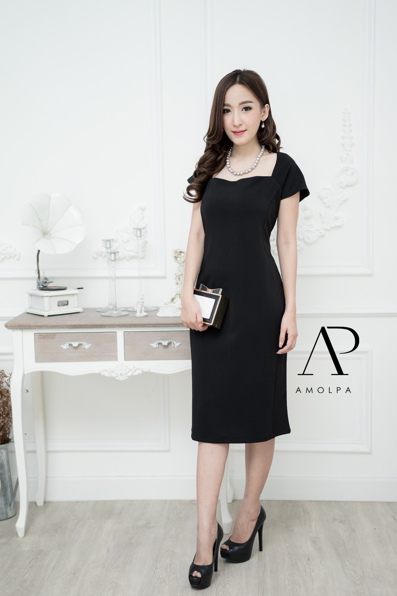 พร้อมส่ง !!! เดรสดำ ผ้าทิ้งตัว ใส่ง่าย มีซับในทั้งตัว ผ้าดีมากๆ แม่ค้าคอนเฟิร์มเลยคร้าาาา ผ้าเนื้อดีมีน้ำหนัก ทิ้งตัวสวย งานดีงานสวยหมดแล้วหมดเลยค่ะ สนใจรีบคว้าเลยจ้า ช้าหมดอดได้ชุดสวยไปใส่นะคะ