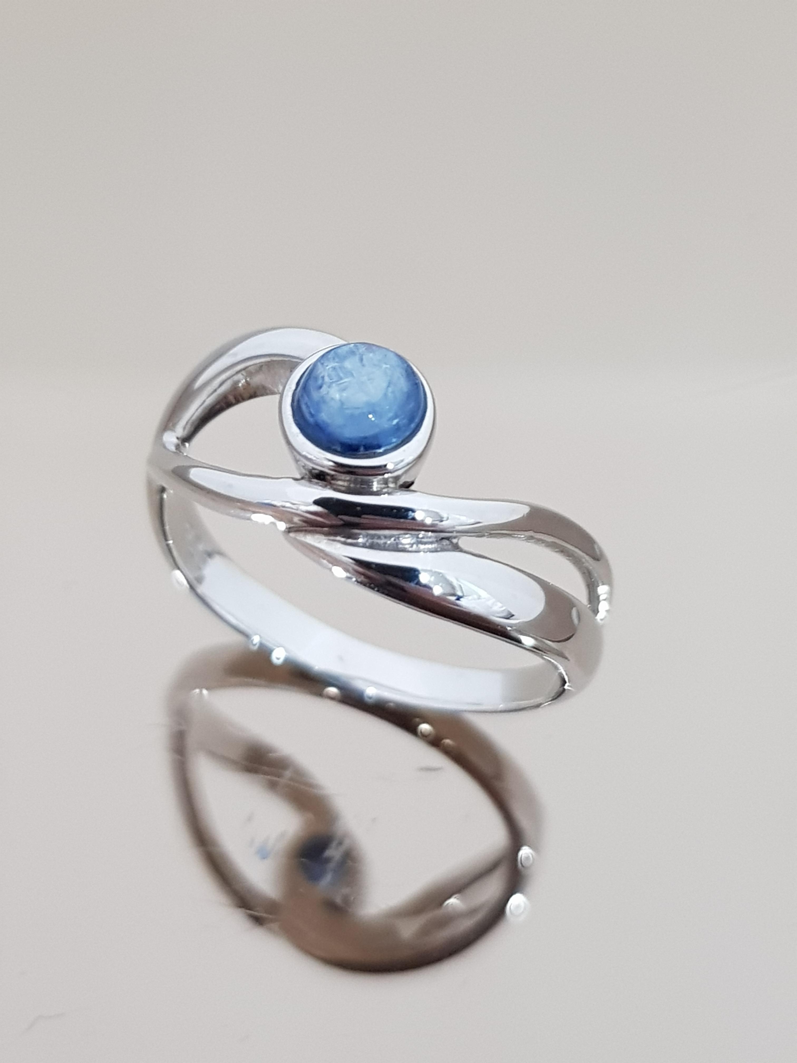 แหวนไคยาไนท์ เม็ดเดี่ยว พลอยสีน้ำเงิน 925 Kyanite Solitaire Round 5 mm Ring