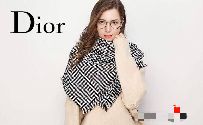 ผ้าคลุมไหล่ ผ้าพันคอ Dior ผ้าwool เนื้อดี นุ่ม ทอลายในตัว ลายคมชัดค่ะ หนาวนี้ห้ามพลาดค่ะ