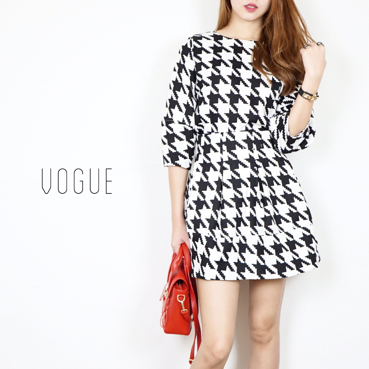 เสื้อแขนพอง ลายชิโนริ มาพร้อมกับกระโปรงเอวสูง จับจีบรอบให้ทรงสวย ดูพองนิดๆ เจาะกระเป๋าด้านข้าง มีซับในทั้งตัว จะแมตช์แยกชิ้น หรือใส่เป็นเซตก็สวย คลาสสิค ให้ลุคหรูคะ