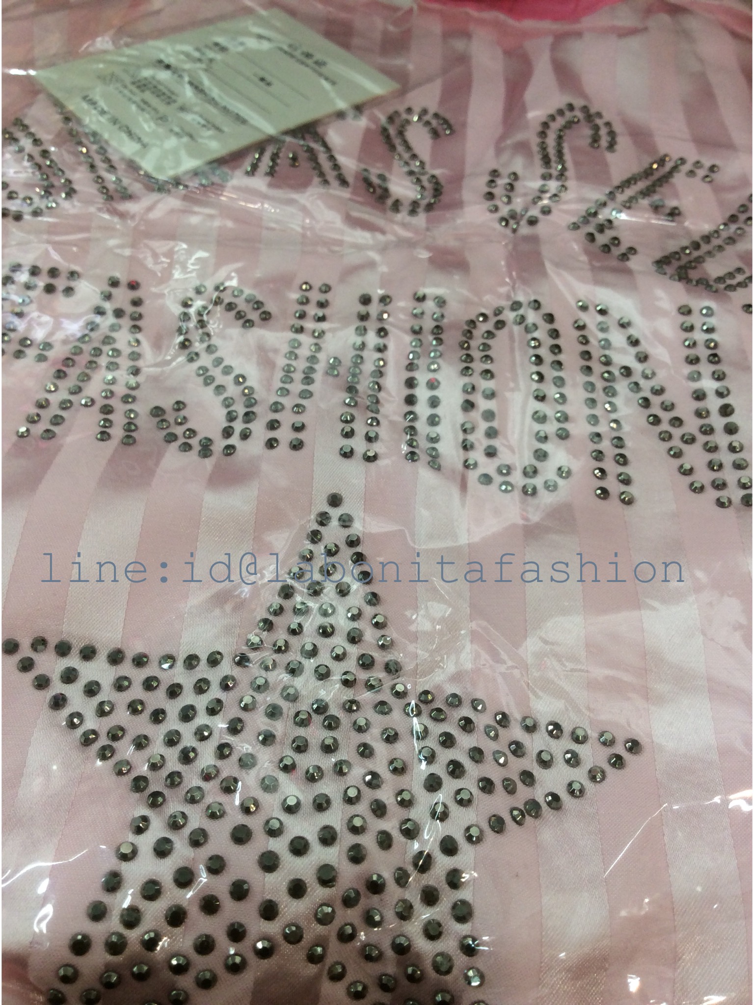 ชุดนอน สไตล์ victoria Secret Detail : น่าร๊ากกกกกก ( เซ็ทชุดนอน 4 ชิ้น ) สีหวานๆ ตะมุตะมิวนไปคร๊า สวยงามเอาเรื่องเลยทีเดียว เซกซี่แบบเบาๆ สาวๆเราต้องสวยแม้กระทั่งตอนนอน