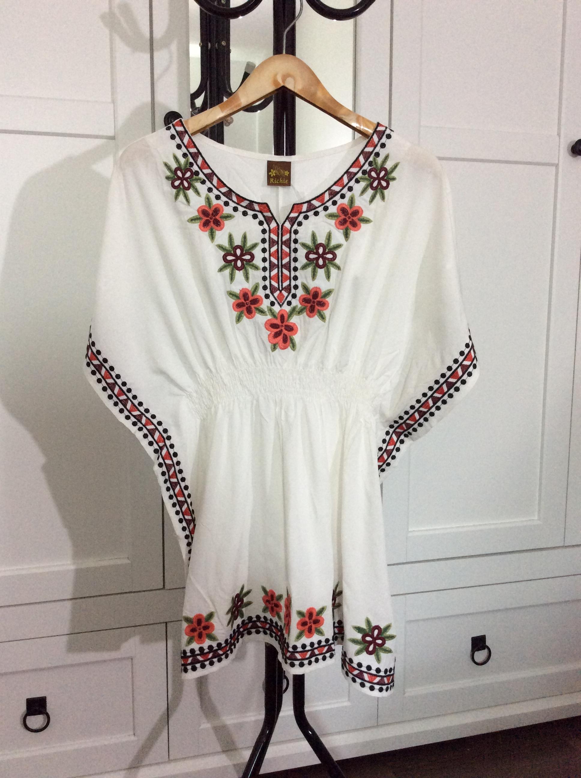 เสื้อ เดรสโบฮีเมียนปักลายดอกไม้