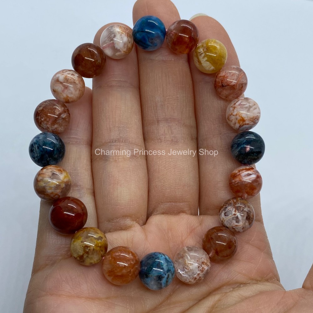 Sericite เซริไซต์ 10 มม เป็นตัวแทนทรัพย์สินและความร่ำรวย หินมงคลที่ช่วยดึงดูด เจริญก้าวหน้า รวมถึงทรัพย์สินเงินทองมาสู่ผู้ครอบครอง ช่วยนำพาชัยชนะและความสำเร็จในด้านสุขภาพ ช่วยทำให้ผ่อนคลายหายเครียดจากเรื่องต่างๆที่แบกเอาไว้อยู่ให้เบาลงและหายไป ทำให้ผู้ท