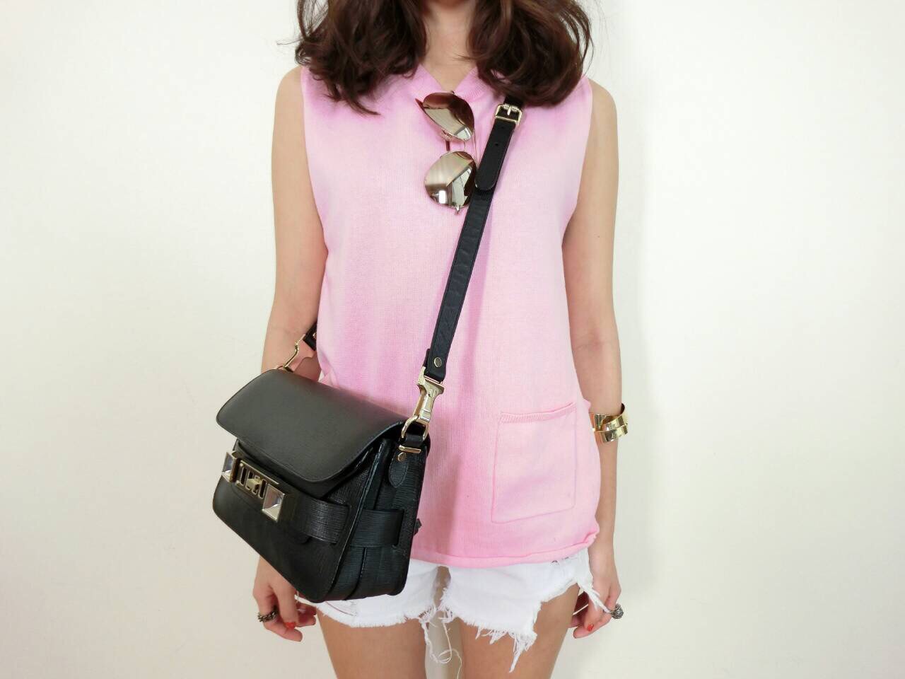 • Just Perfect Blouse เสื้อผ้าทอไหมพรมเนื้อบาง ทรงสวย มีกระเป๋าด้านหน้าสองข้าง mix & match ได้กับทุกชุด ควรมีติดตู้ค่ะ