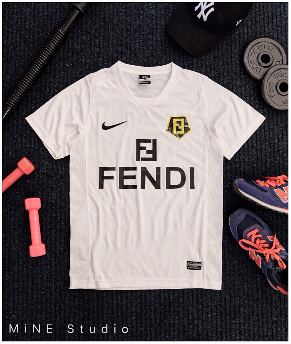 เสื้อยืด งานเนื้อผ้าSport Brandงานผสมผสานงานปักและงานสกรีนสวยเนี้ยบ ใส่เที่ยวหรือเล่นกีฬา ออกกำลังกาย ฟิตเนทก็ดูสวย เทห์มั๊กๆ^^ มั่นใจในคุณภาพของงาน ได้แน่นอนค่ะ คุณภาพครบครัน สวยเป๊ะตั้งแต่เนื้อผ้าที่เหมือนแบบออรินัล พร้อมทั้งลวดลายที่สกรีนและงานปักกันเล