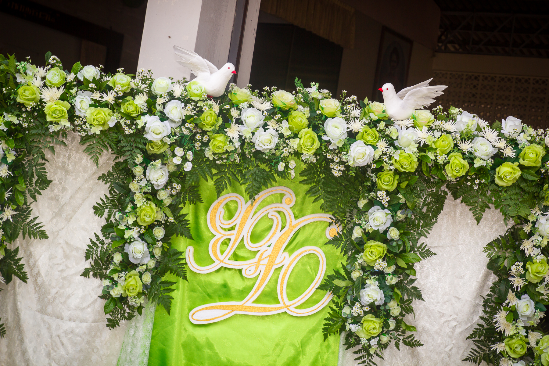 ซุ้มถ่ายรูป ธีมงาน เขียวขาว