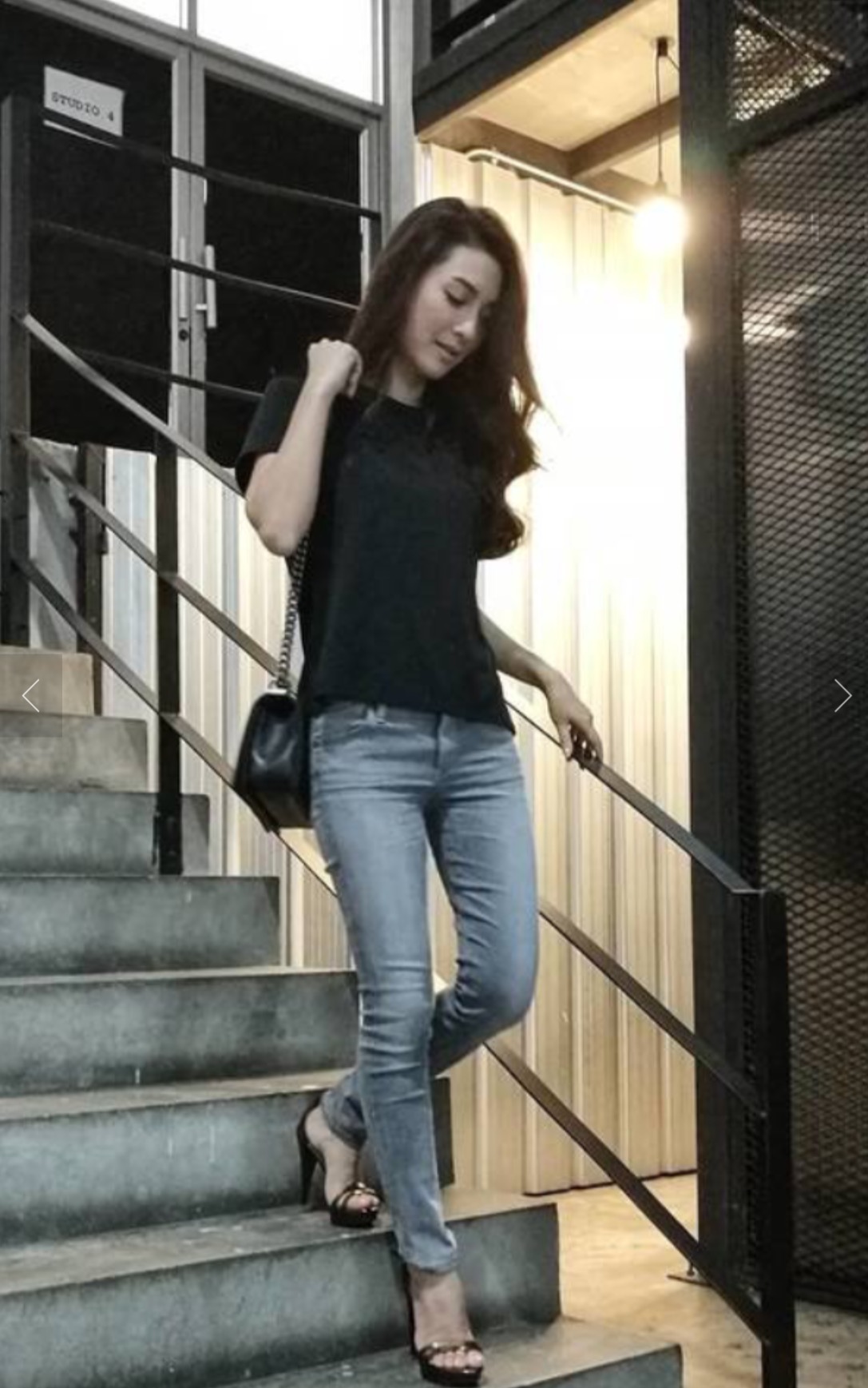 เสื้อยืดแฟชั่นสีพื้นแบบดาราใส่