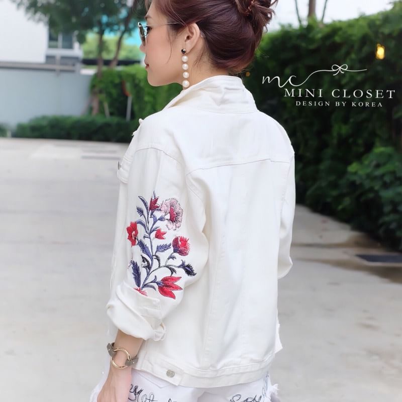 เสื้อคลุมเสื้อแจ็คเก็ตยีนส์สีขาว