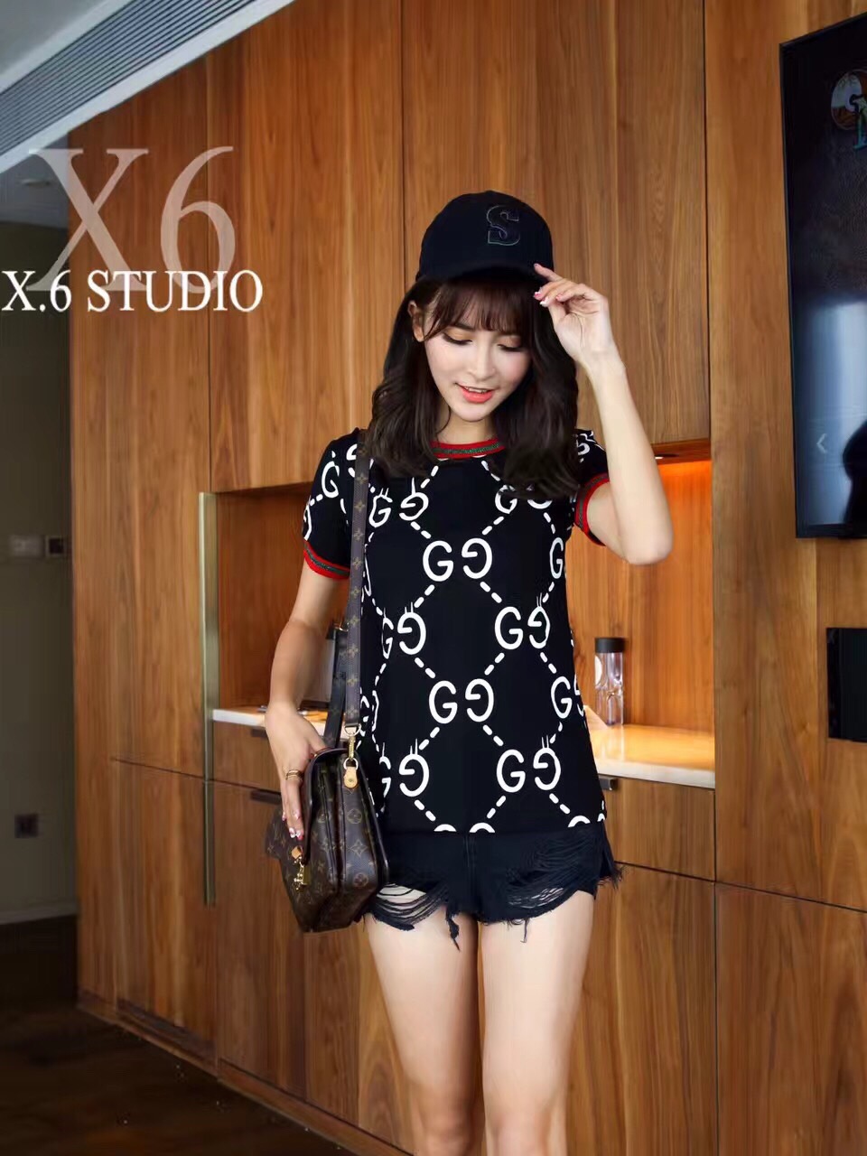 เสื้อยืดลายกุชชี่