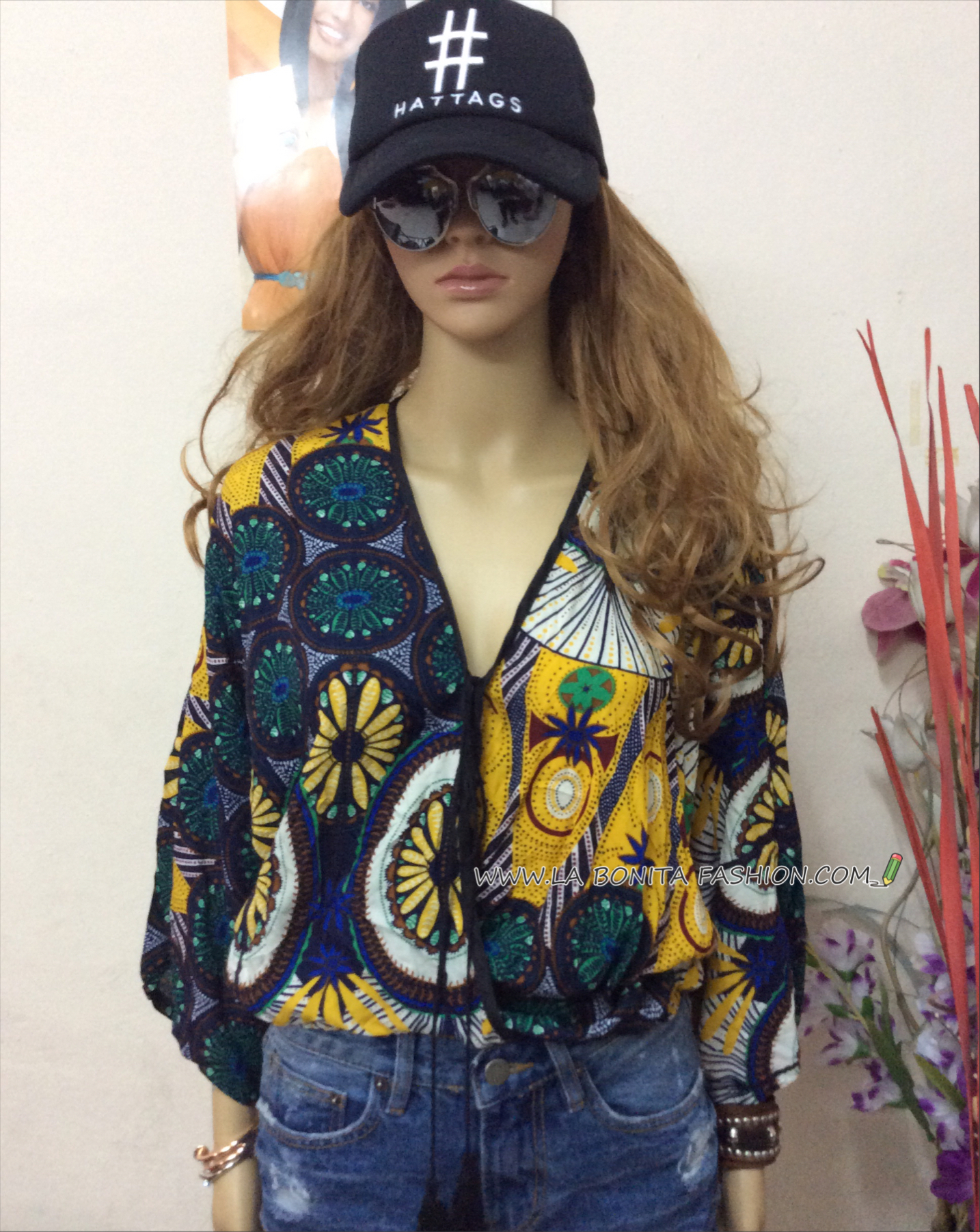 เสื้อสไตล์ โบฮีเมียน ทรงป้ายหน้า มีเชือกผูก พิมพ์ลายสไตล์โบฮีเมียน สีสันสดใสน่ารักมากๆๆค่ะ