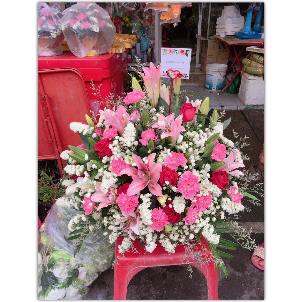 กระเช้าดอกไม้สด (Flower Basket)