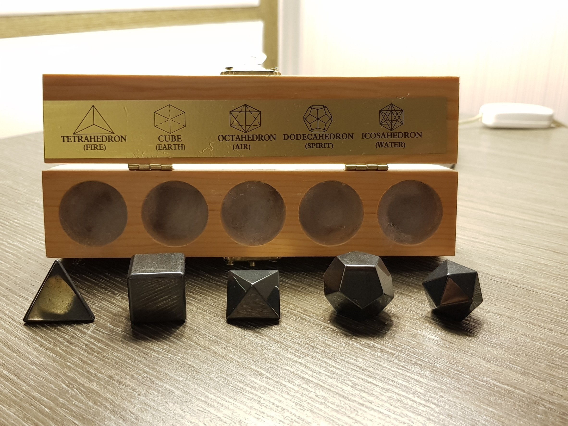 Platonic solid Stone Set in Wooden Box Set เซ็ทหินทรงตันเพลโต 5 รูปทรง